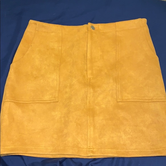 Fashion Nova Dresses & Skirts - Medium skirt